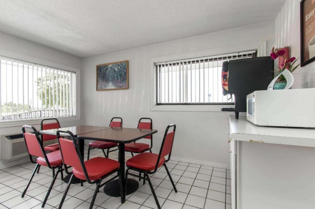 Econo Lodge Crestview Zewnętrze zdjęcie